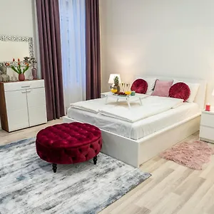 City Centre Deluxe Апартаменты
